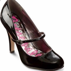 Black patent leather Betseyville Mary Jane heels